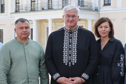 Тернопільщину з робочим візитом відвідав міністр закордонних справ України Андрій Сибіга разом із дружиною Тетяною Сибігою, очільницею Асоціації Подружжів Українських Дипломатів