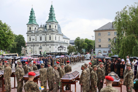 У Тернополі відбувся Чин прощання із сімома невпізнаними Захисниками України