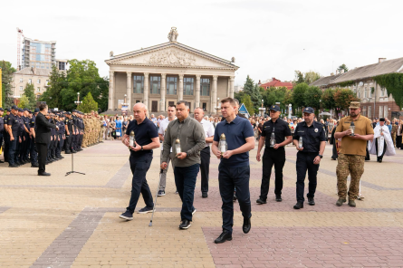 На Театральному майдані Тернополя відбувся жалобний захід до Дня вшанування загиблих у полоні