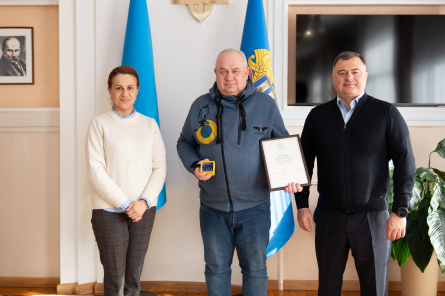 Тарас Пастух і Наталія Калмикова зустрілись з волонтером Юрієм Куликом