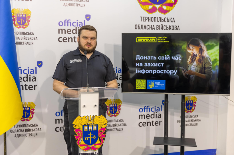 Роман Свірський - старший  оперуповноважений в особливо важливих справах відділу протидії кіберзлочинам в Тернопільській області ДКП України.