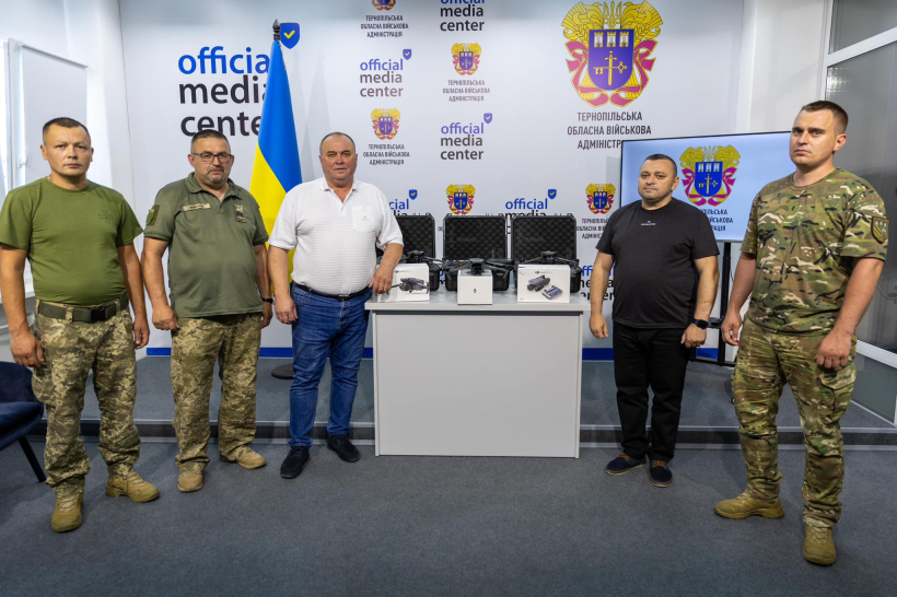 Від Тернопільщини захисникам передали 6 квадрокоптерів Mavic