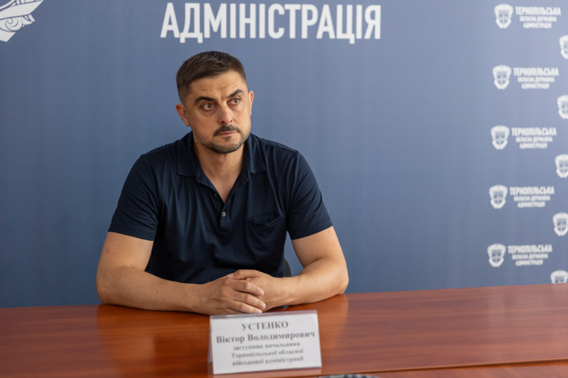 На фото - заступник начальника ОВА Віктор Устенко