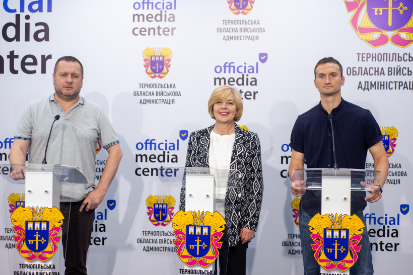 На фото - Ольга Ярмоленко, Василь Хомінець, Олександр Хома