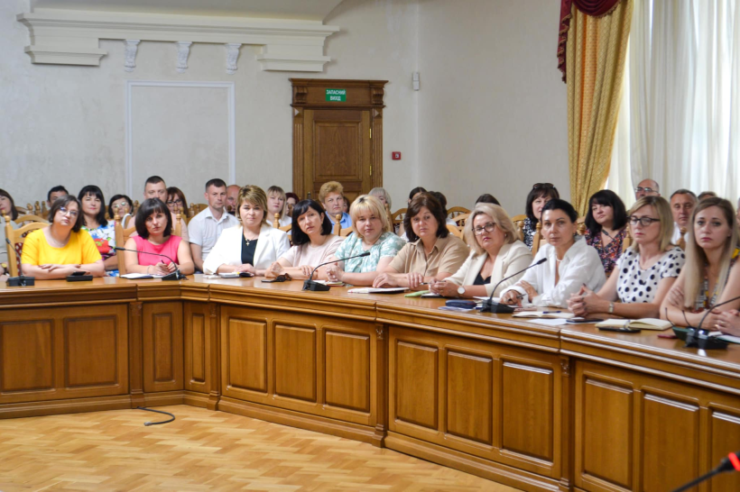 Учасники розширеного засідання колегії департаменту освіти і науки ТОВА