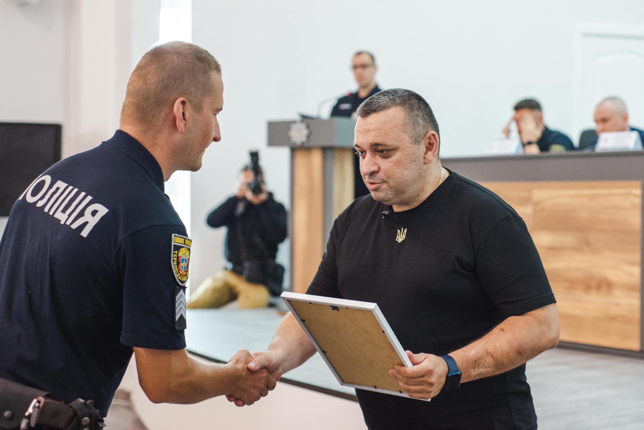 Володимир Важинський нагороджує кращих працівників Національної поліції України
